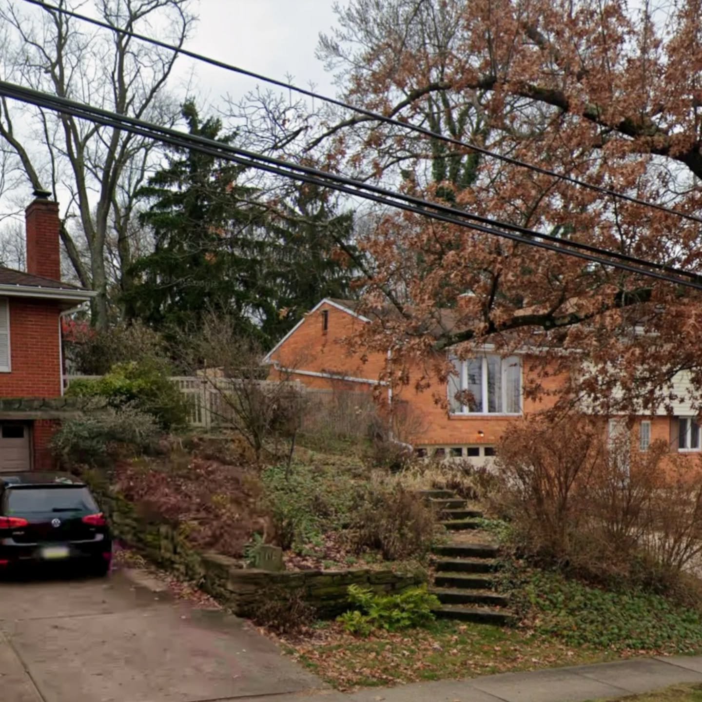 Working on the whole property to turn a garden overgrown and with weeds into a beautiful sustainable garden focused on attracting pollinators. 
The front is complete. Time to work on the back!
.
.
.
 #pittsburgh #landscapedesign #landscaping #pittsbu
