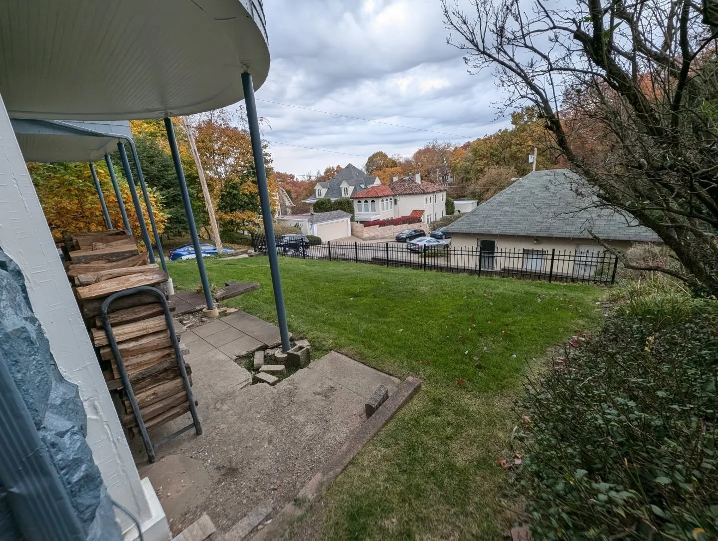 BEFORE AND AFTER 
Now there's not an inch of grass in this property. We installed the front last year and we've completed the back this week. 
Now we maintain it 🌿
-
🌱Let's start planning your garden! Schedule a consultation on gardenaliapgh.com or