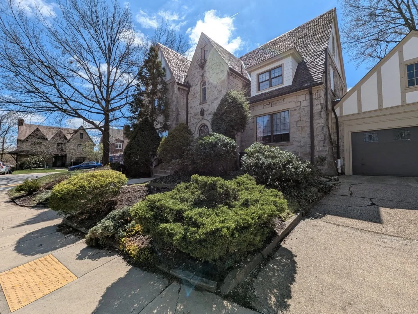 Landscaping completed. 🌿
Here are some Before and After photos. 
Can't wait for the hardscape in November!
But first we have to complete all the planting before the ❄️ comes!
-
Design consultations are open! Start planning now your garden!
Gardenali