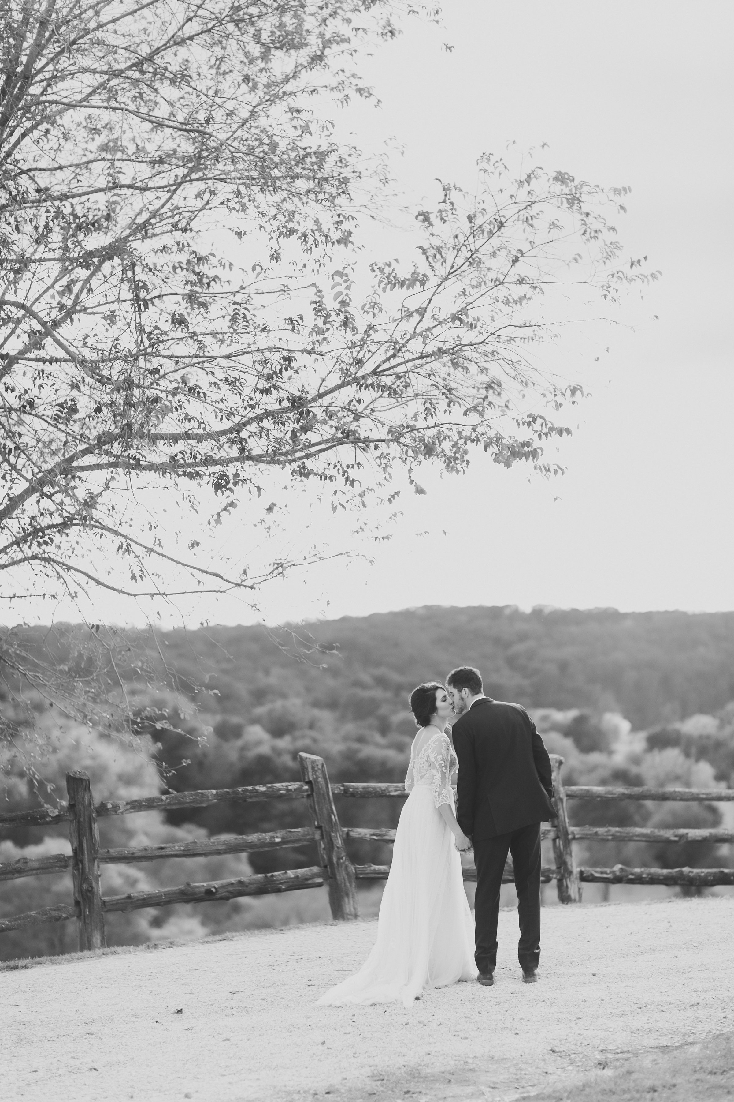 MissouriRusticWedding_StLouisWeddingPhotographer_AliciaDan_CatherineRhodesPhotography-2459-Edit.jpg