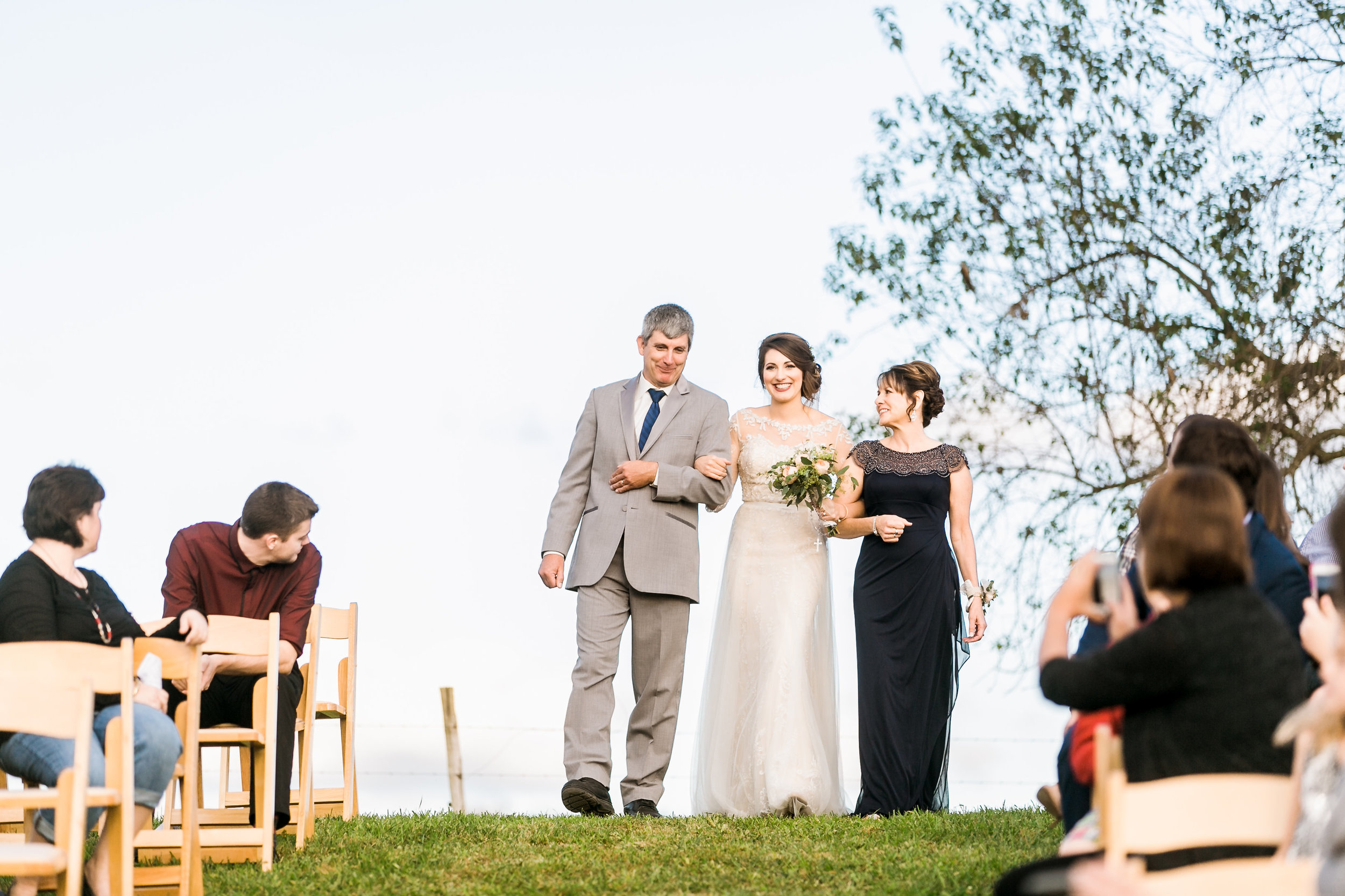 MissouriRusticWedding_StLouisWeddingPhotographer_AliciaDan_CatherineRhodesPhotography-3149-Edit.jpg