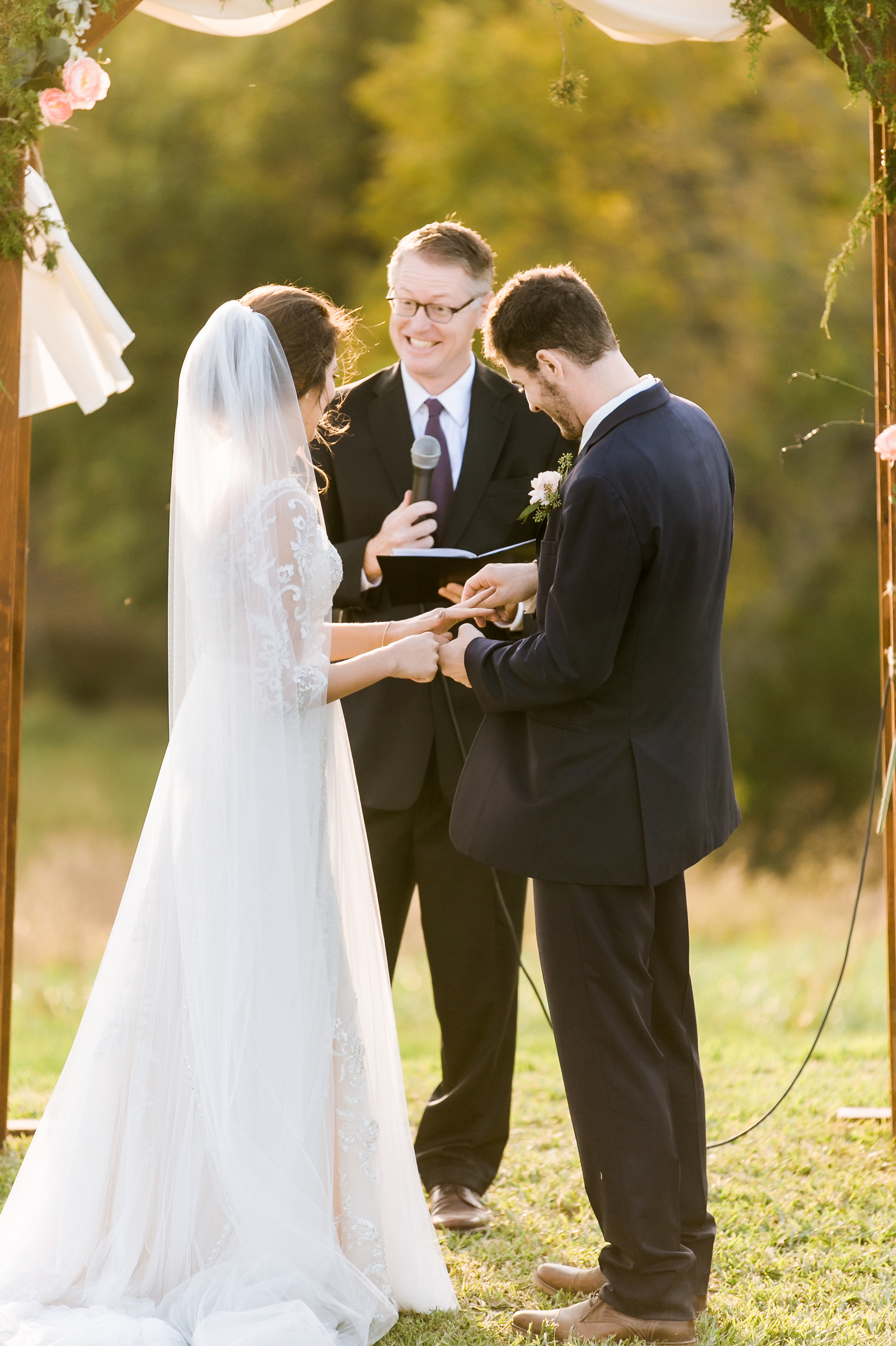 MissouriRusticWedding_StLouisWeddingPhotographer_AliciaDan_CatherineRhodesPhotography-3637-Edit.jpg