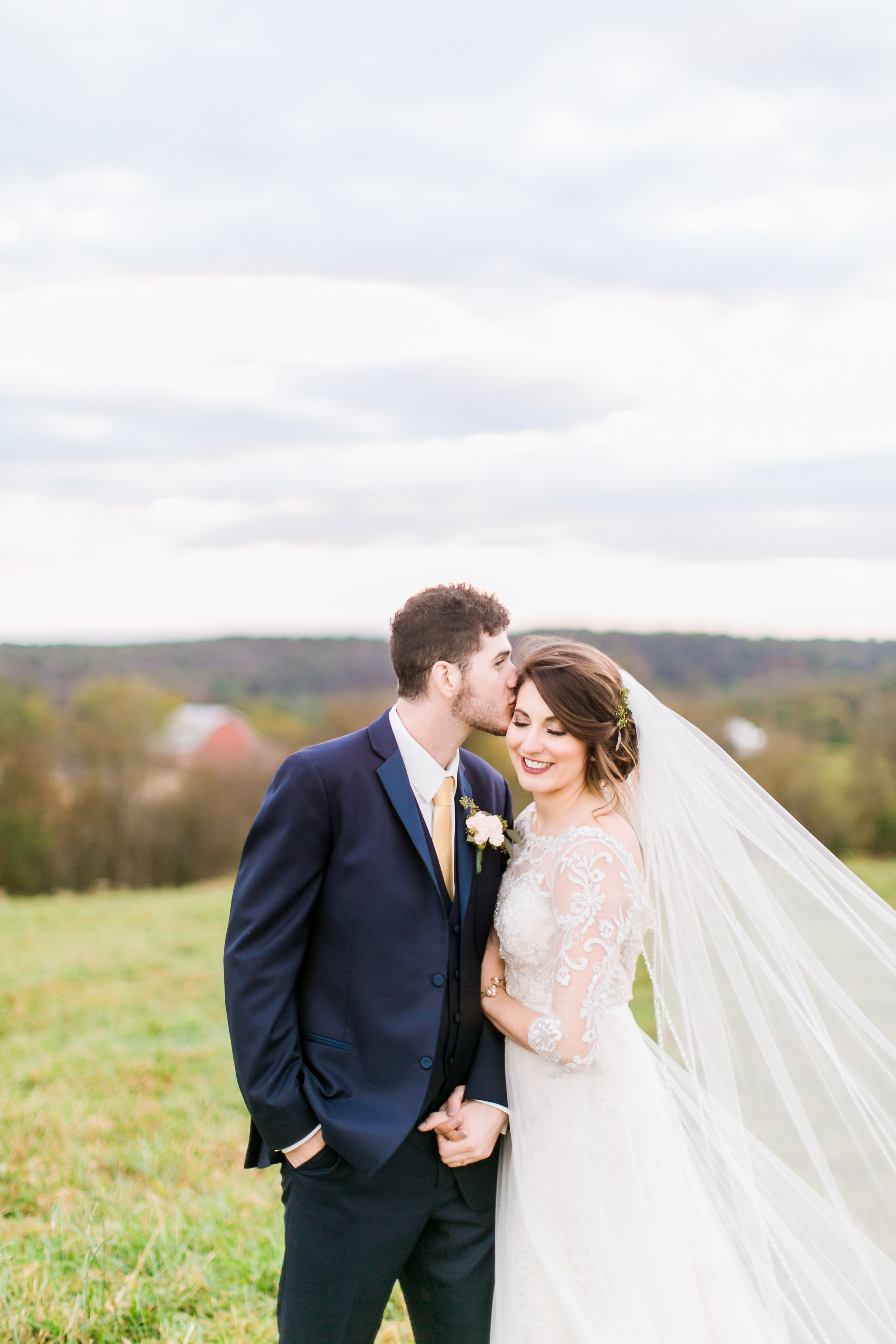 MissouriRusticWedding_StLouisWeddingPhotographer_AliciaDan_CatherineRhodesPhotography-4397-Edit.jpg