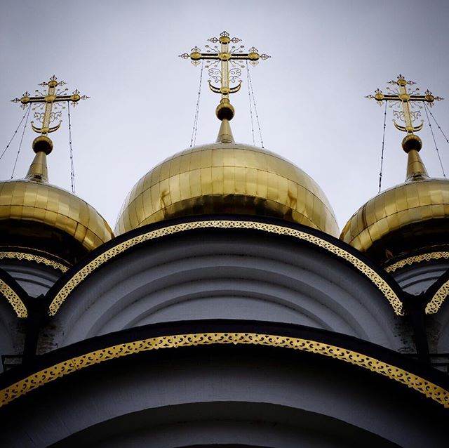 I got domes and domes and domes for days
.
Visit the website @ www.palebluedotphoto.ca (link in profile)
.
#russia #orthodox #orthodoxy #orthodoxchurch #россия #travel #russia_img #russia2018⚽ #church #viagem #travelrussia #russia_pics #streetphotogr