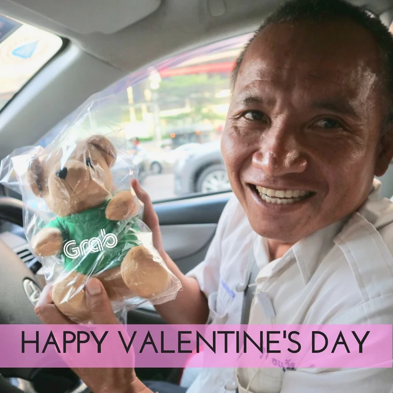 [GrabCar & GrabTaxi] แกร็บส่งมอบรักรับวาเลนไทน์ มอบตุ๊กตาหมีแทนใจ 