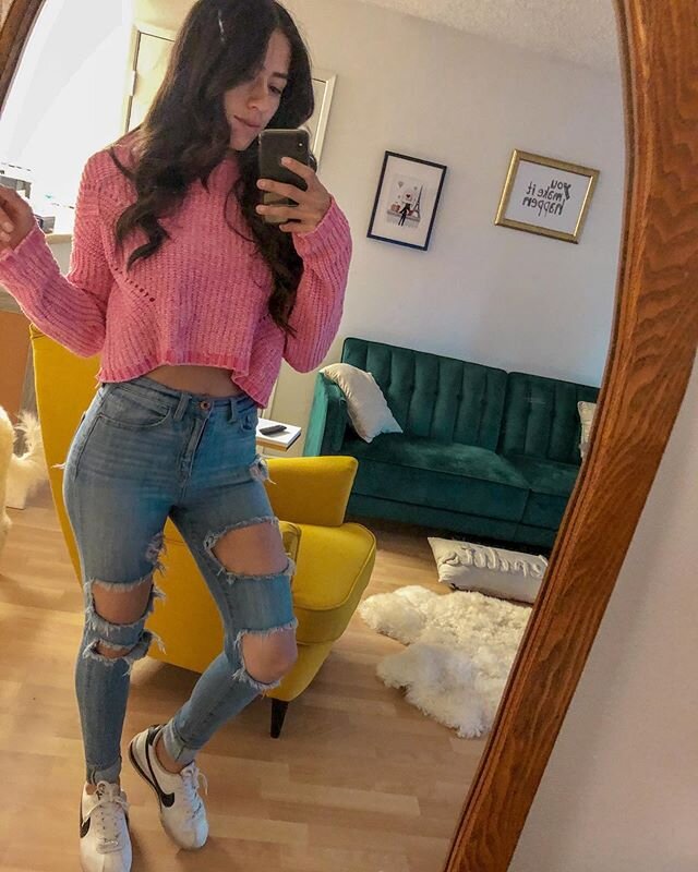 Casual outfit for working from home and an endless to do list to #ootd 
I couldn&rsquo;t find the brand to my hoodie but you can find a very similar one at kohl&rsquo;s