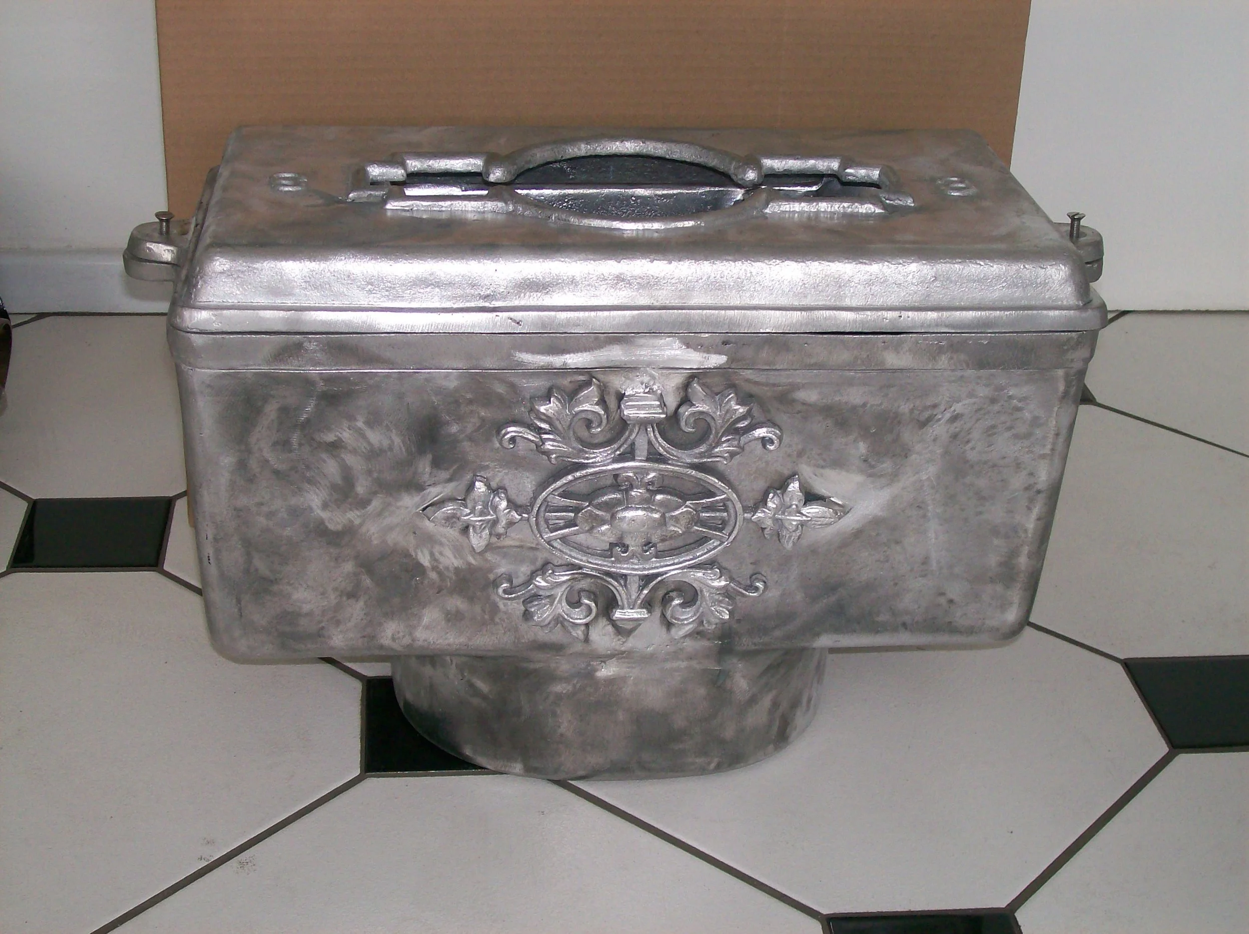 Toilet cistern 001.jpg