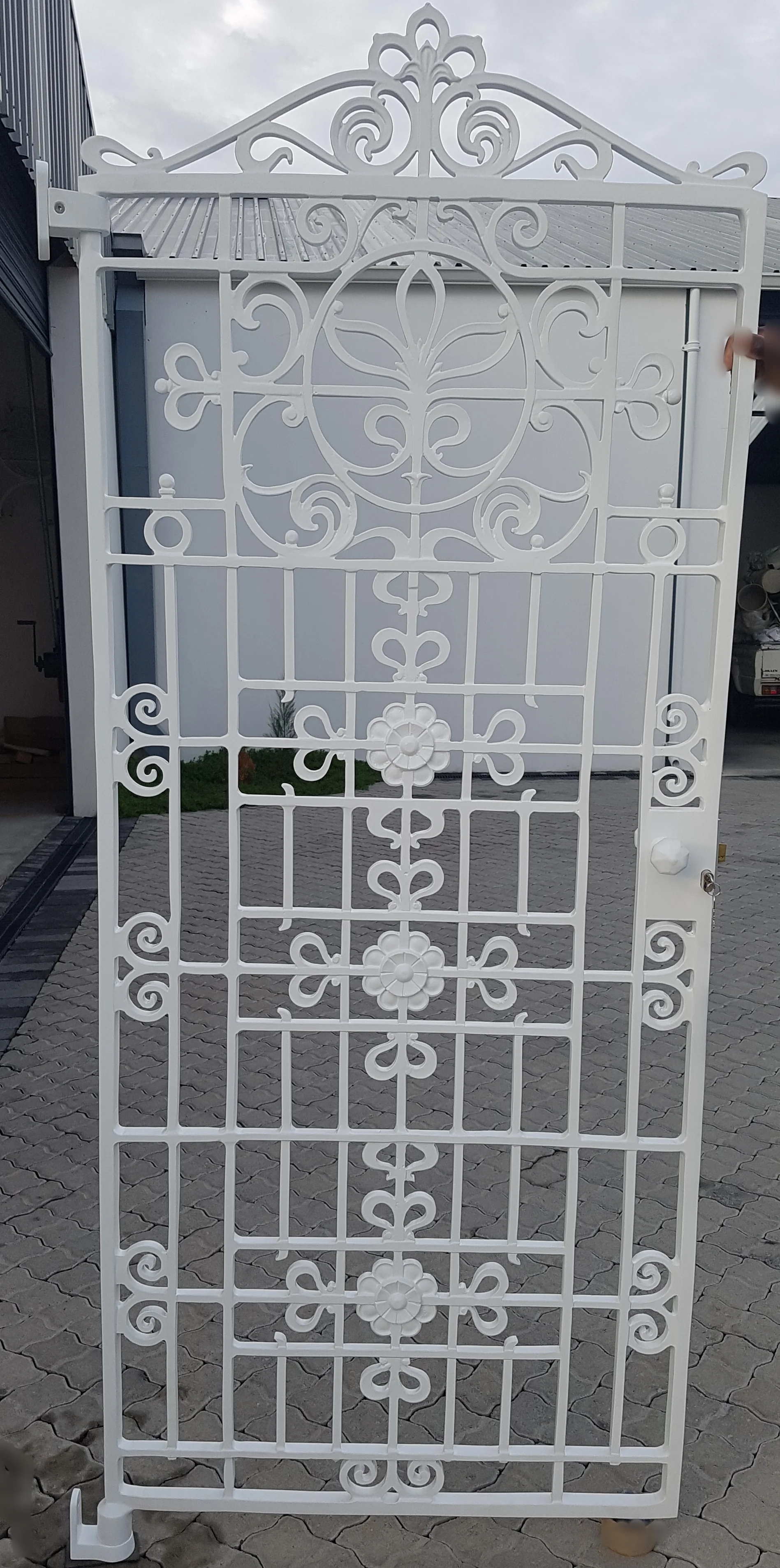 HG102 extended gate.jpg