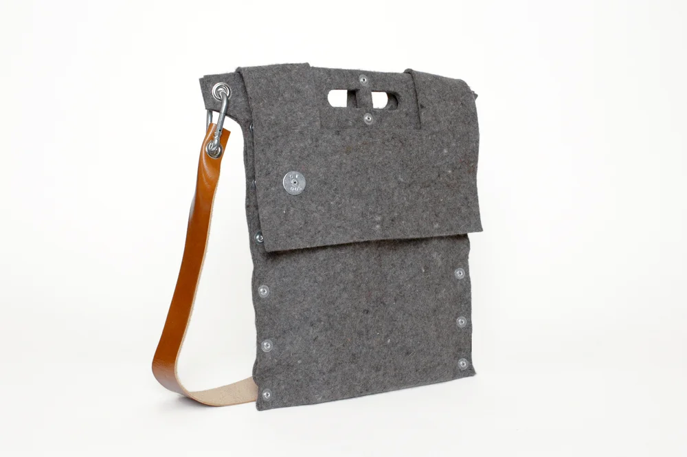 Felt 01 Shoulder Bag — CARGA