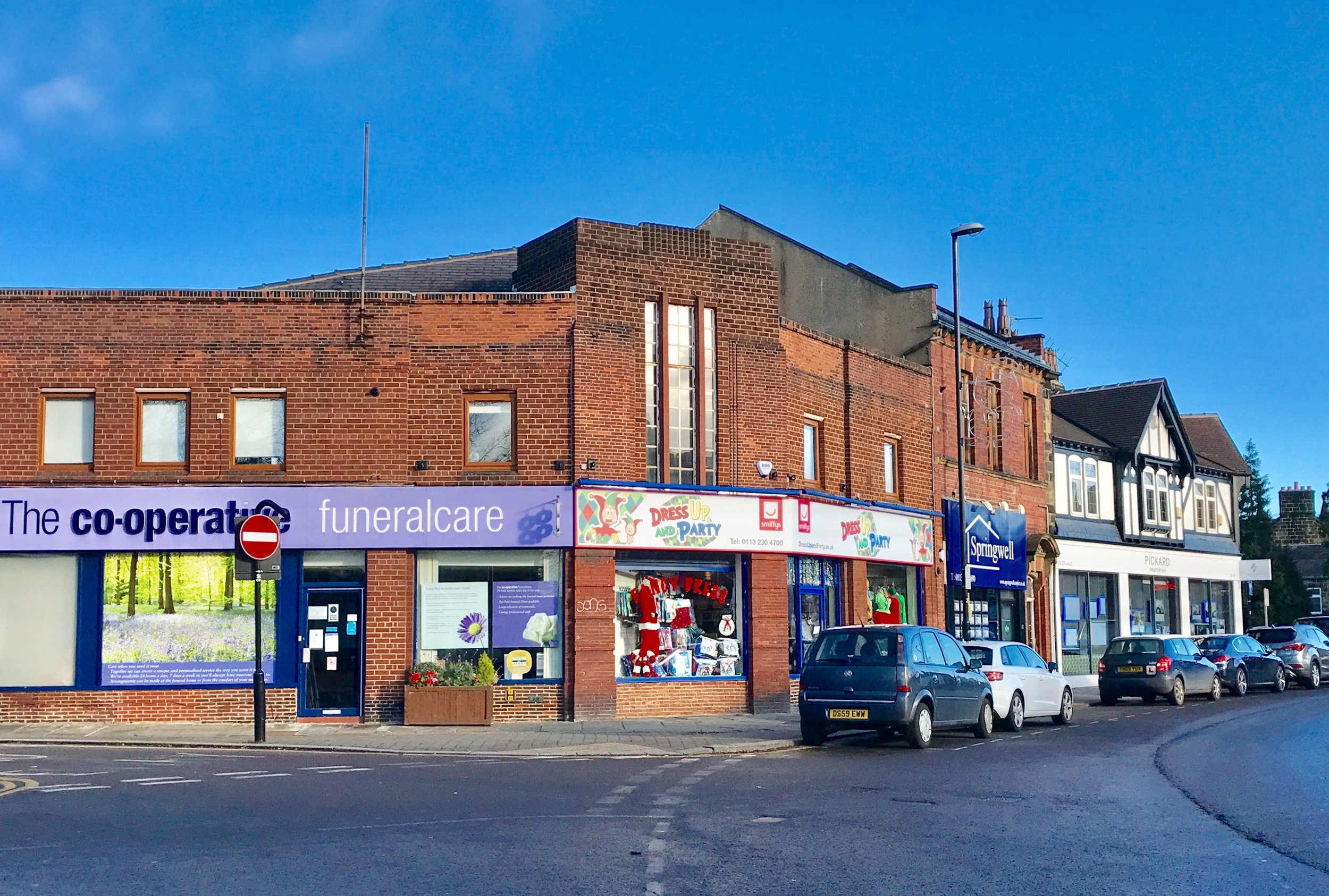 Junction of North Lane, Cross Chapel Street and Ash Road © HP