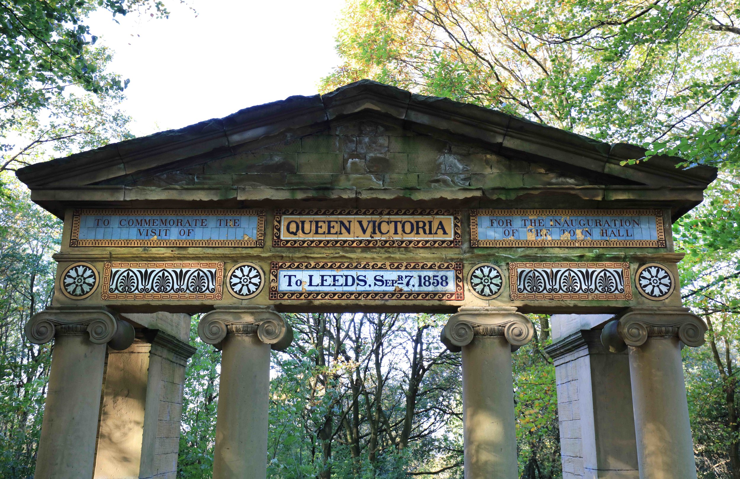 27  Queen Victoria Memorial Arch, Queen's Wood © JHJ