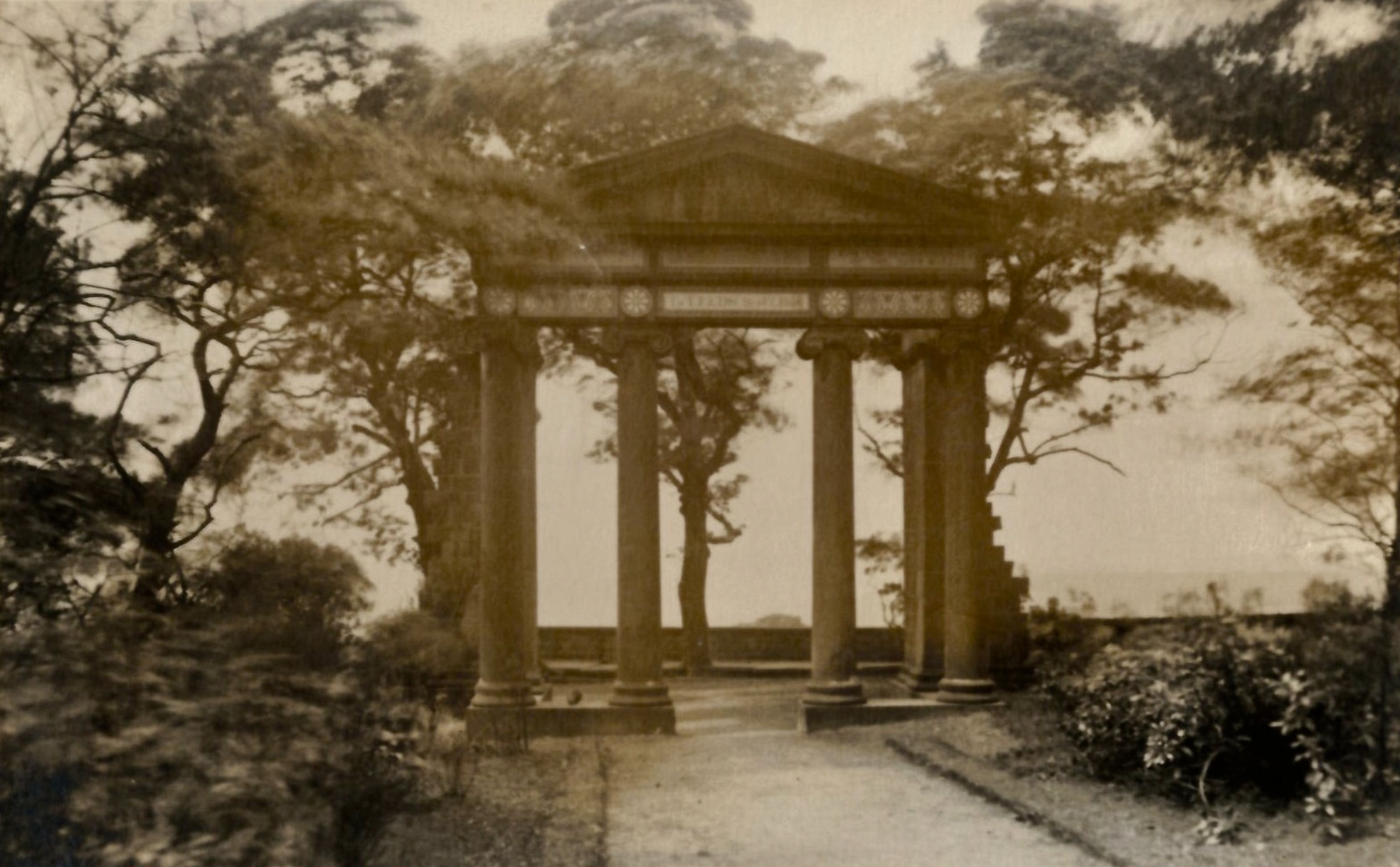 Queenswood Monument, 1858, for Queen Victoria’s visit to Leeds. Photo 1909