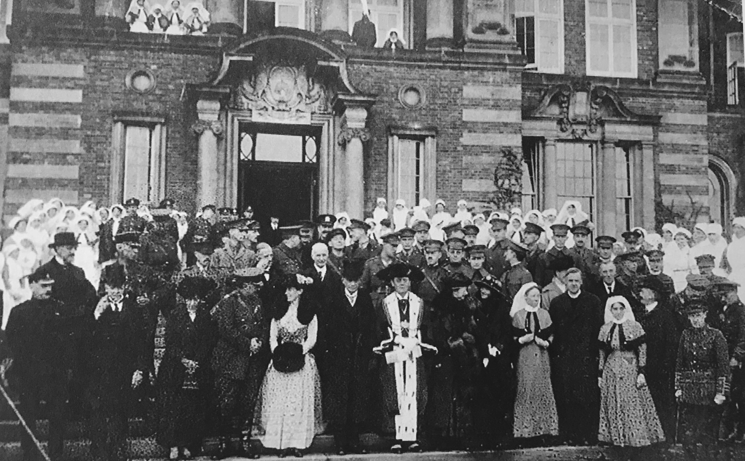 American Ambassador Dr Walter Hines Page visits hospital, 1917