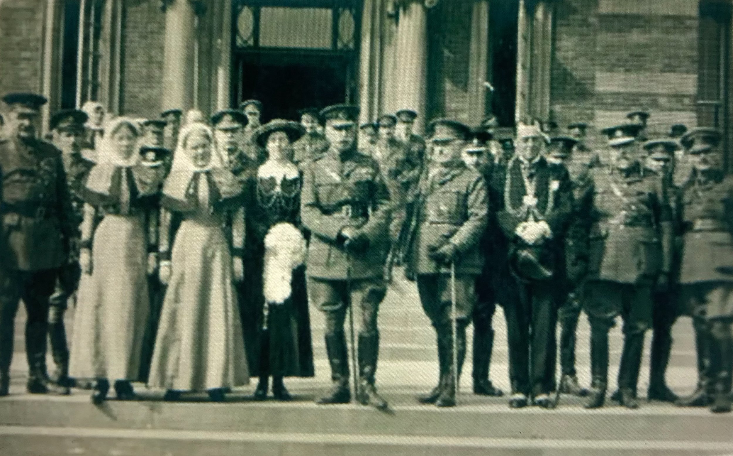 Duke of Connaught visits hospital, 1917