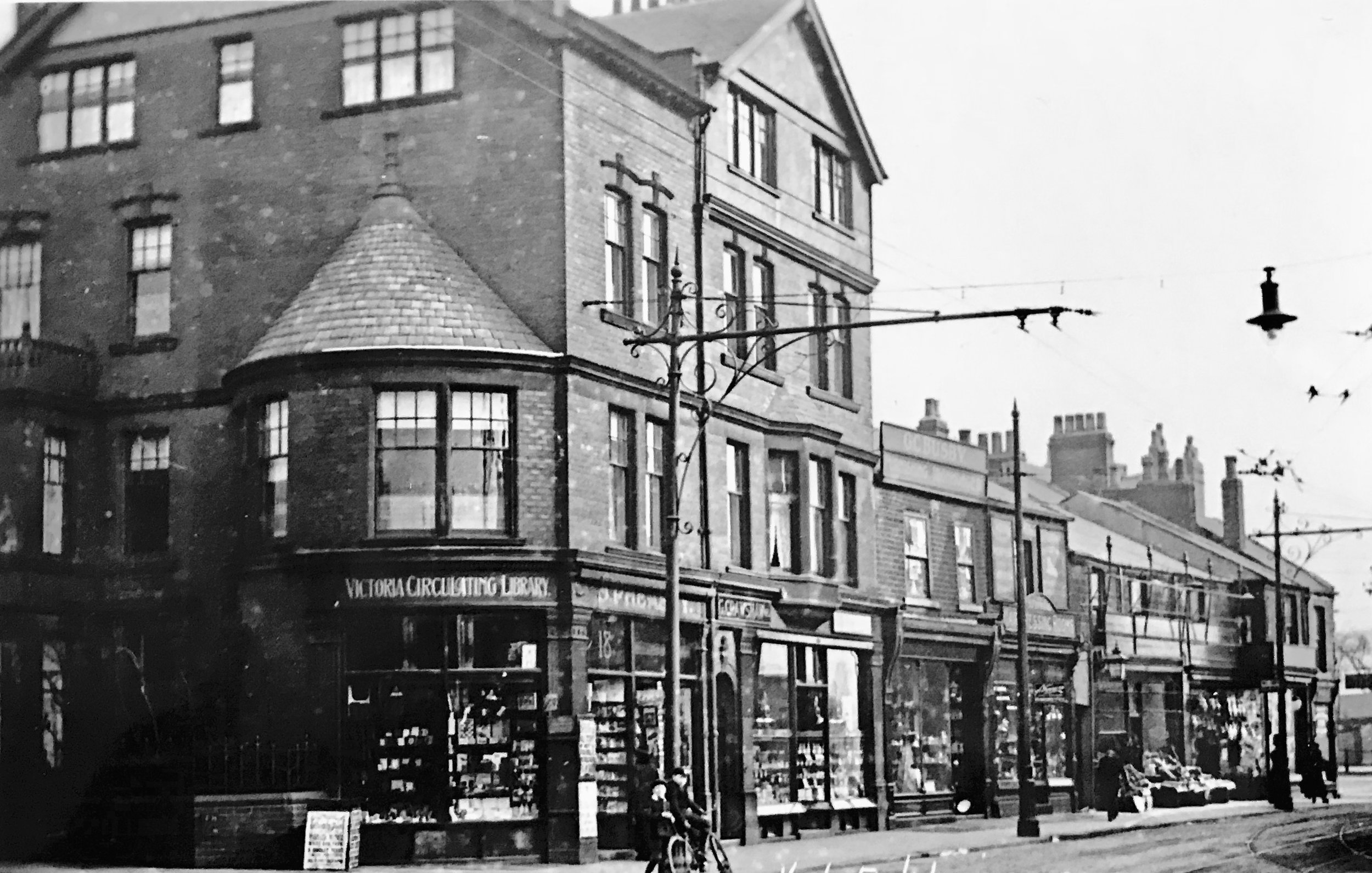 Hyde Park Corner, from Headingley Lane, 1914
