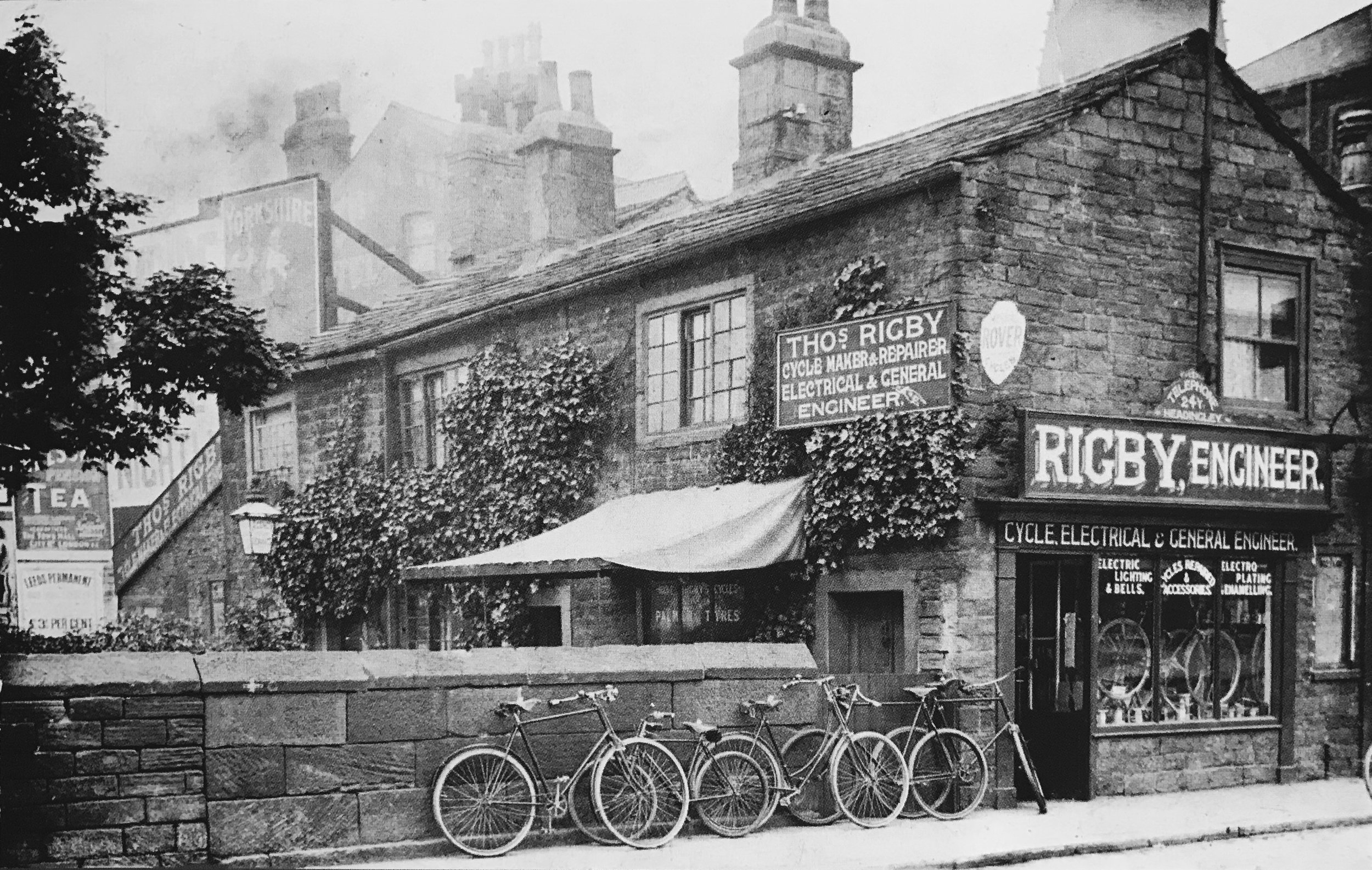 Hyde Park Corner, Woodhouse Lane, c1904