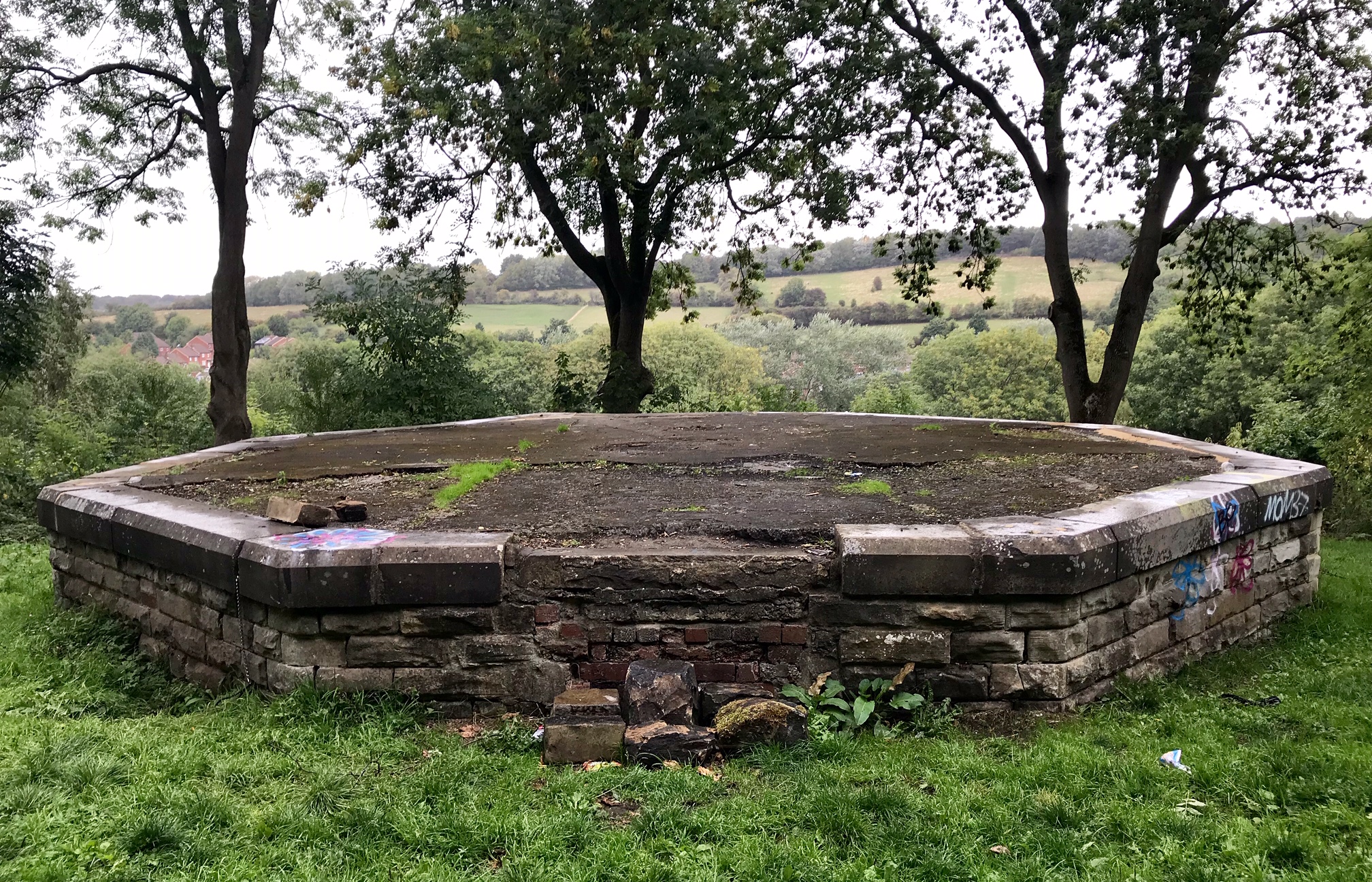 Former Bandstand, Woodhouse Ridge © HP