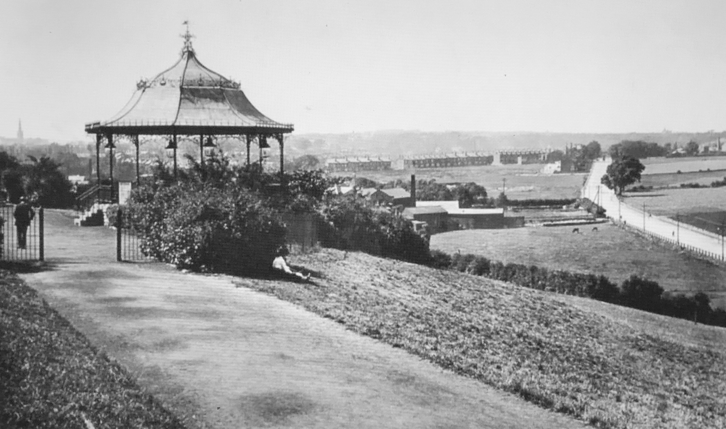 Woodhouse Ridge Bandstand and Meanwood Road, view North, early 1900s