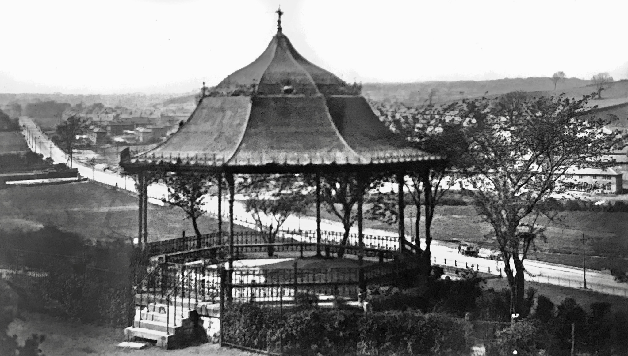 Bandstand and New Farm Hill Estate, from Woodhouse Ridge, 1930s