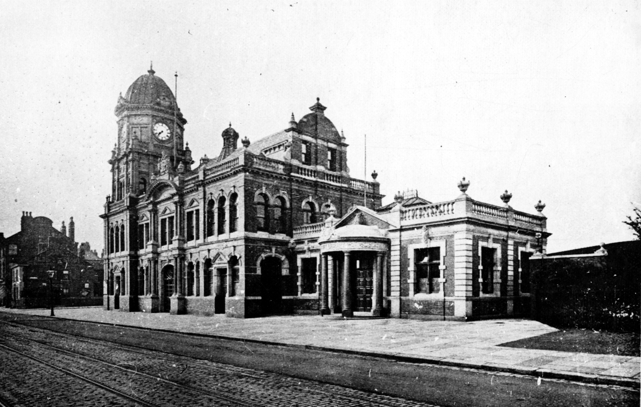 Police and Fire Station and Library, 1902 © LLIS
