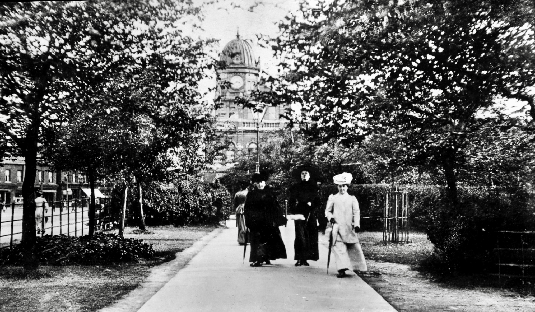 The Avenue, Woodhouse Moor, 1911 © LLIS