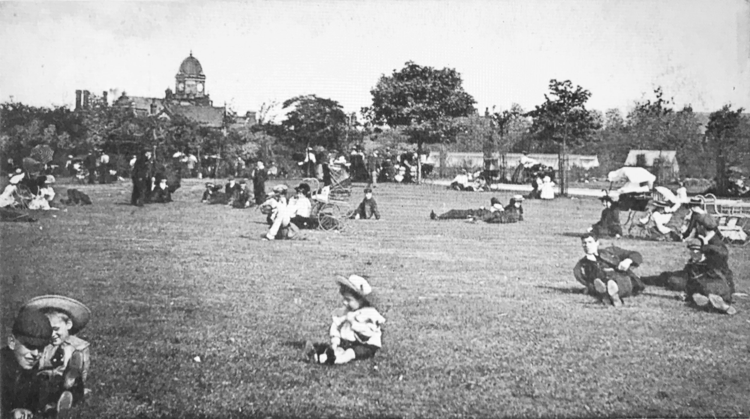 Sunday on Woodhouse Moor, circa 1905