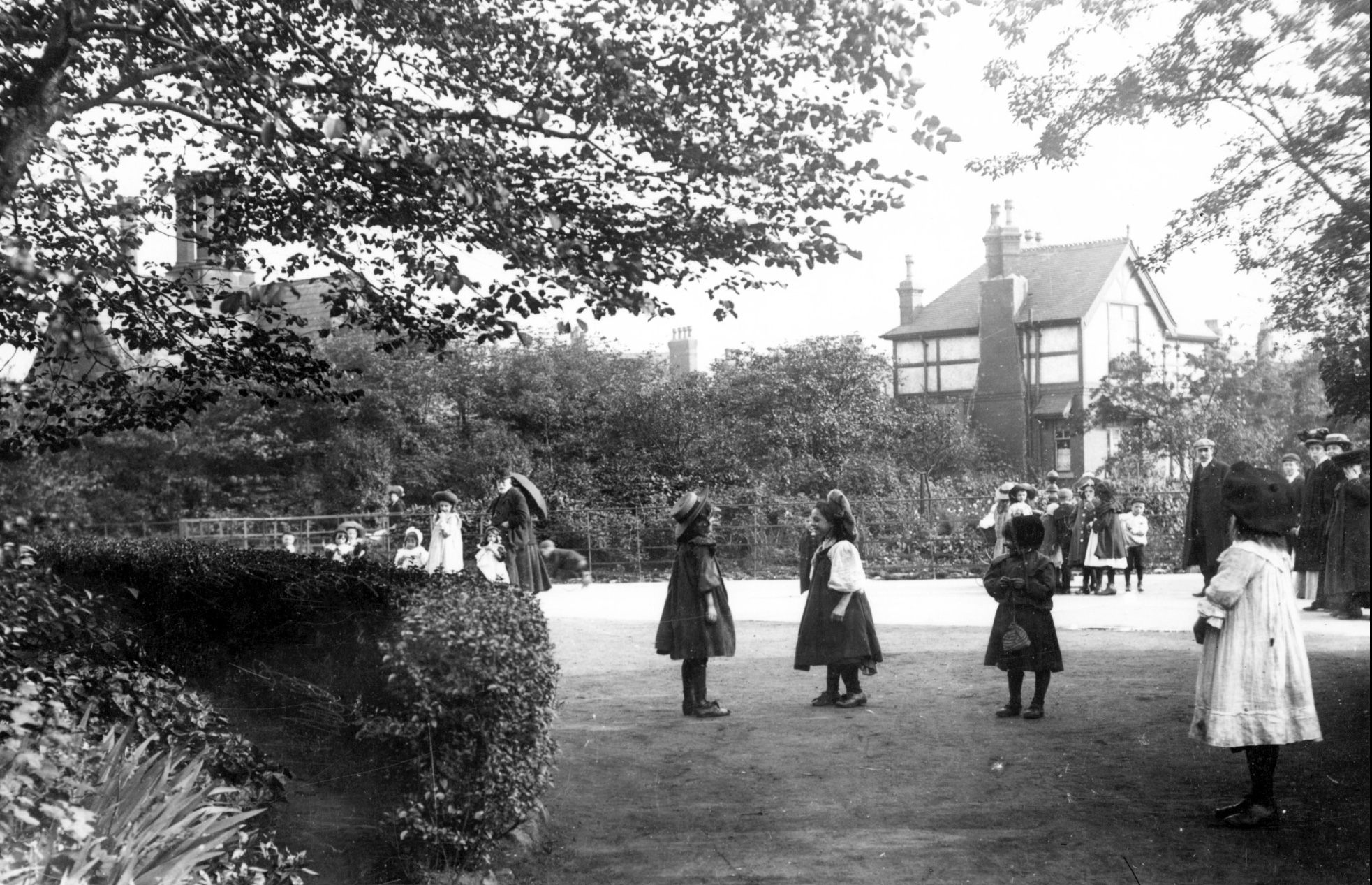 Children’s Play Area, Woodhouse Moor, circa 1905