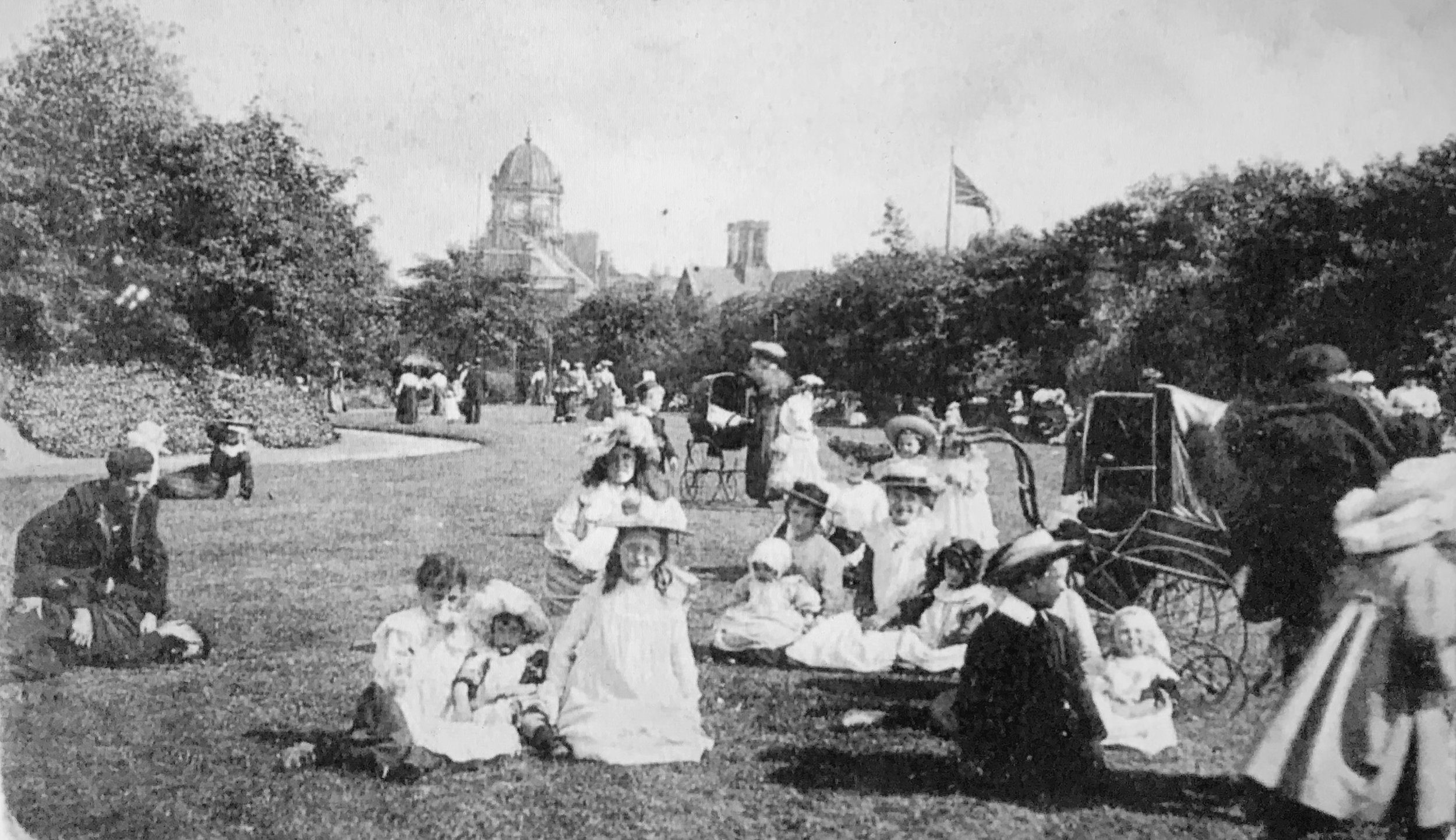 Sunday on Woodhouse Moor, circa 1905