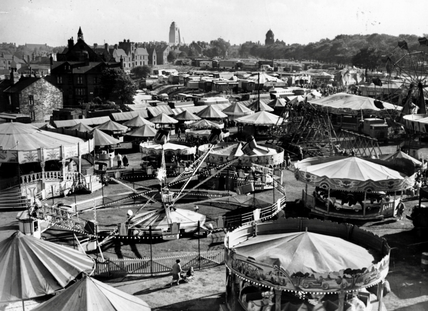 Woodhouse Moor Feast, 1955 © LLIS