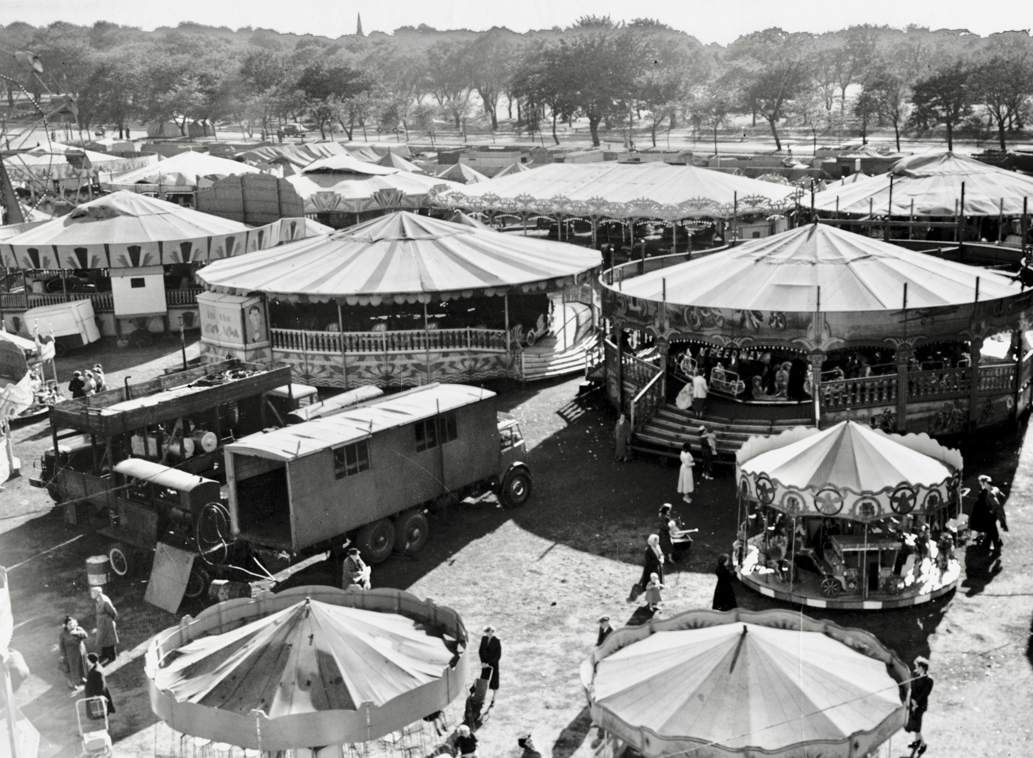 Woodhouse Moor Feast, 1955 © LLIS