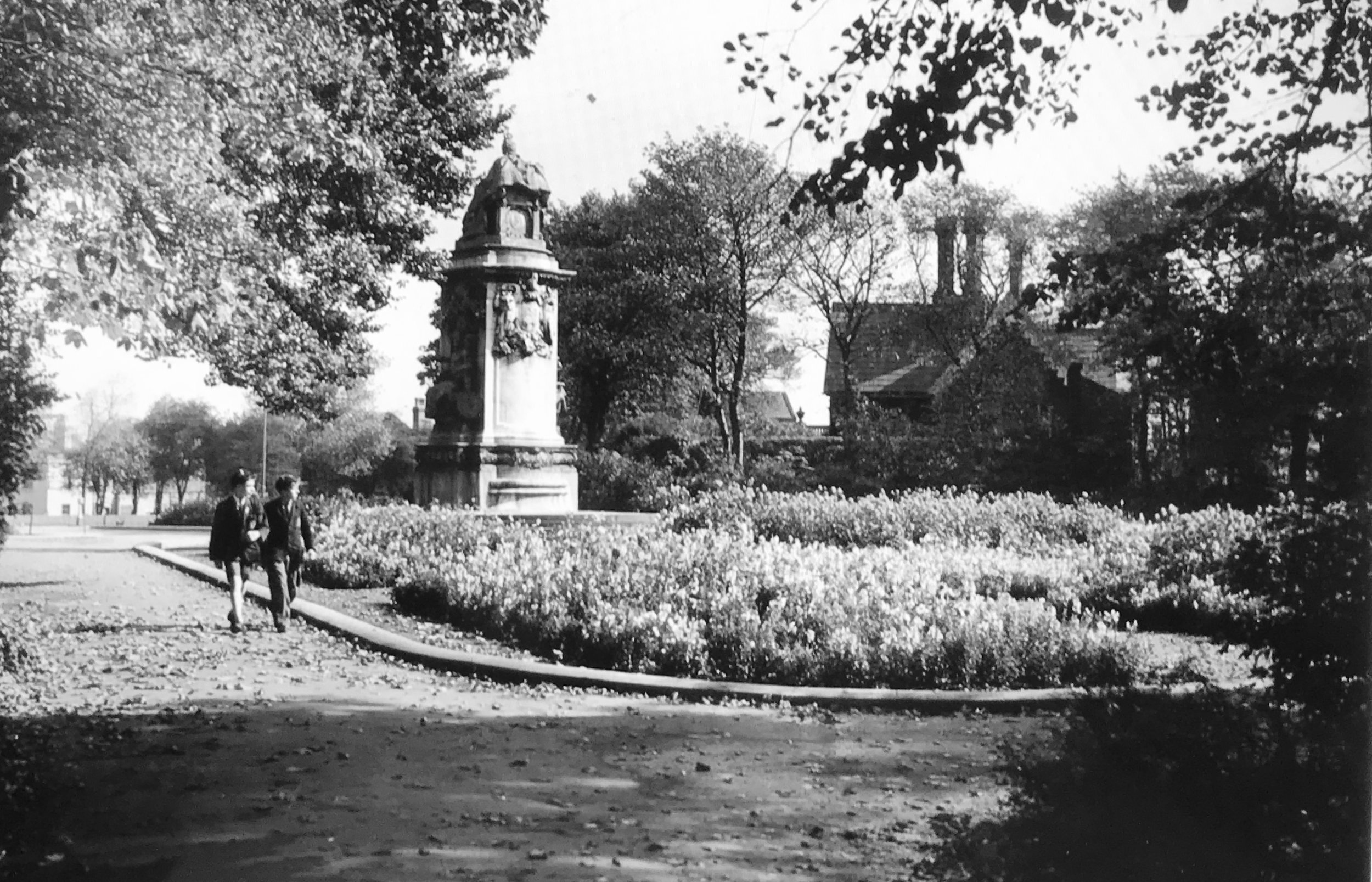 Queen Victoria Statue and Gardens, Woodhouse Moor, undated