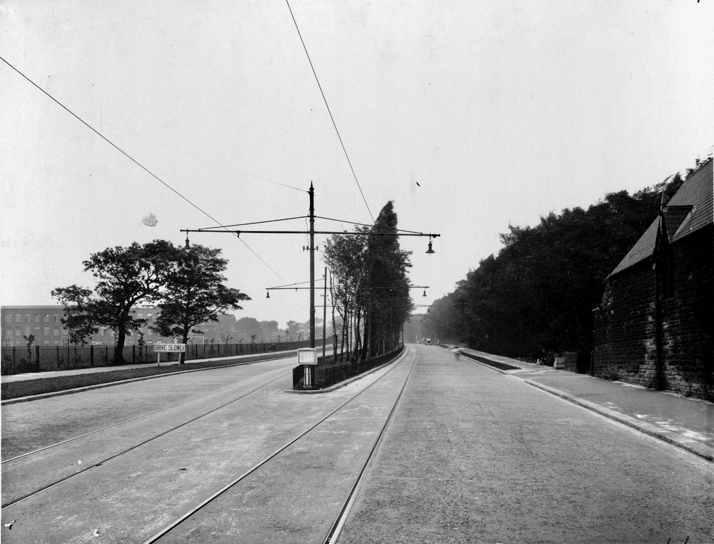 Otley Road, approaching Lawnswood School, 1937