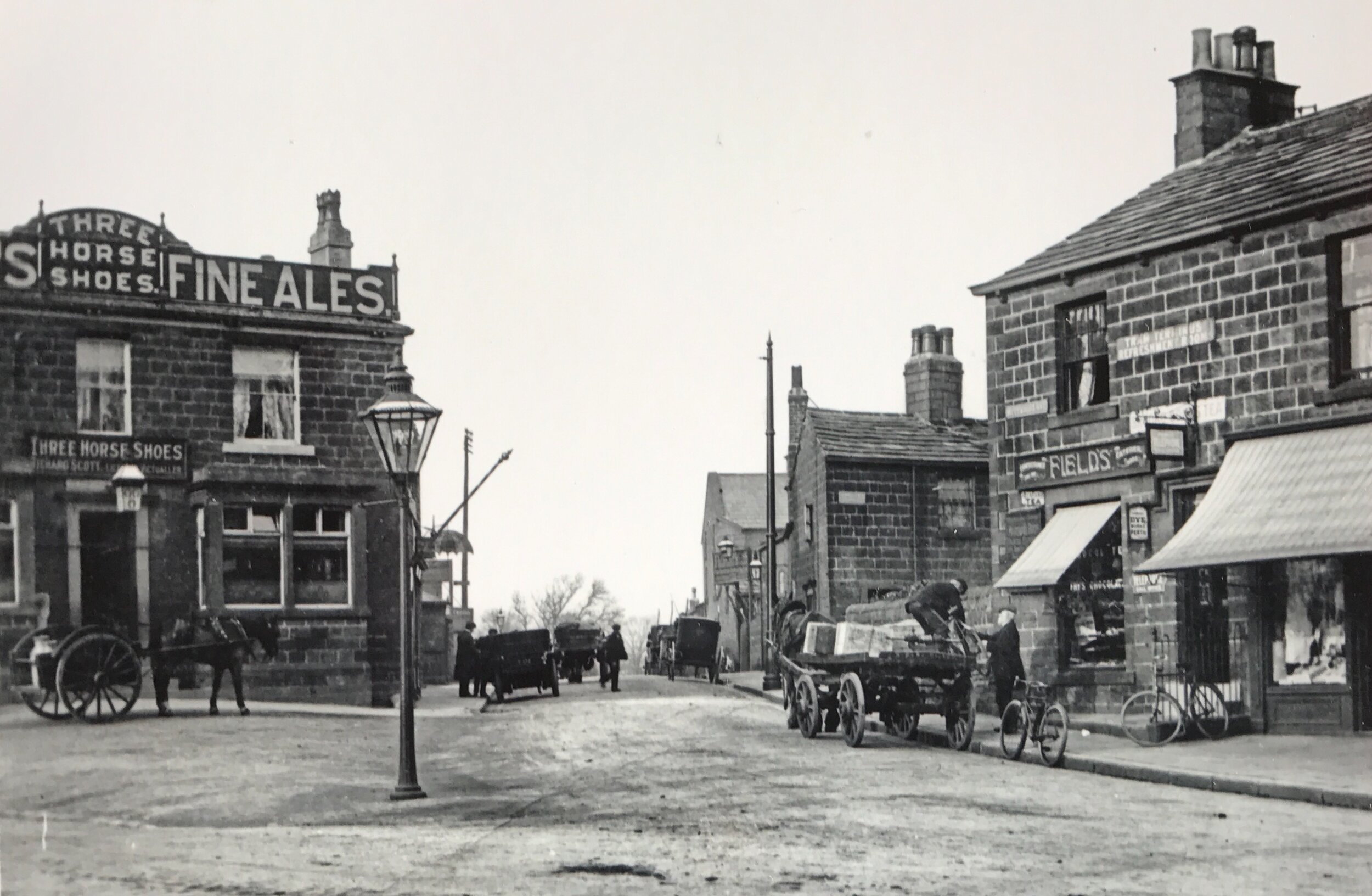 01 Three Horse Shoes Inn, 1900 © Leeds Library and Information Service