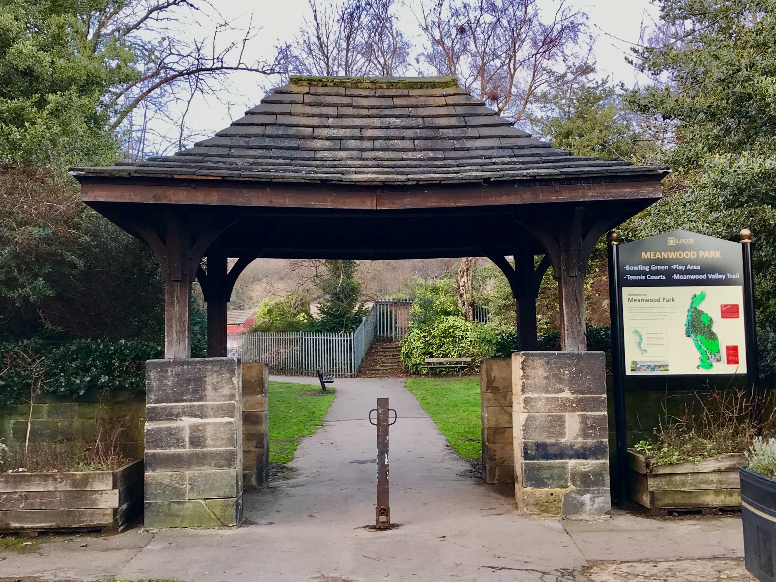 Entrance, Meanwood Park, Green Road © HP
