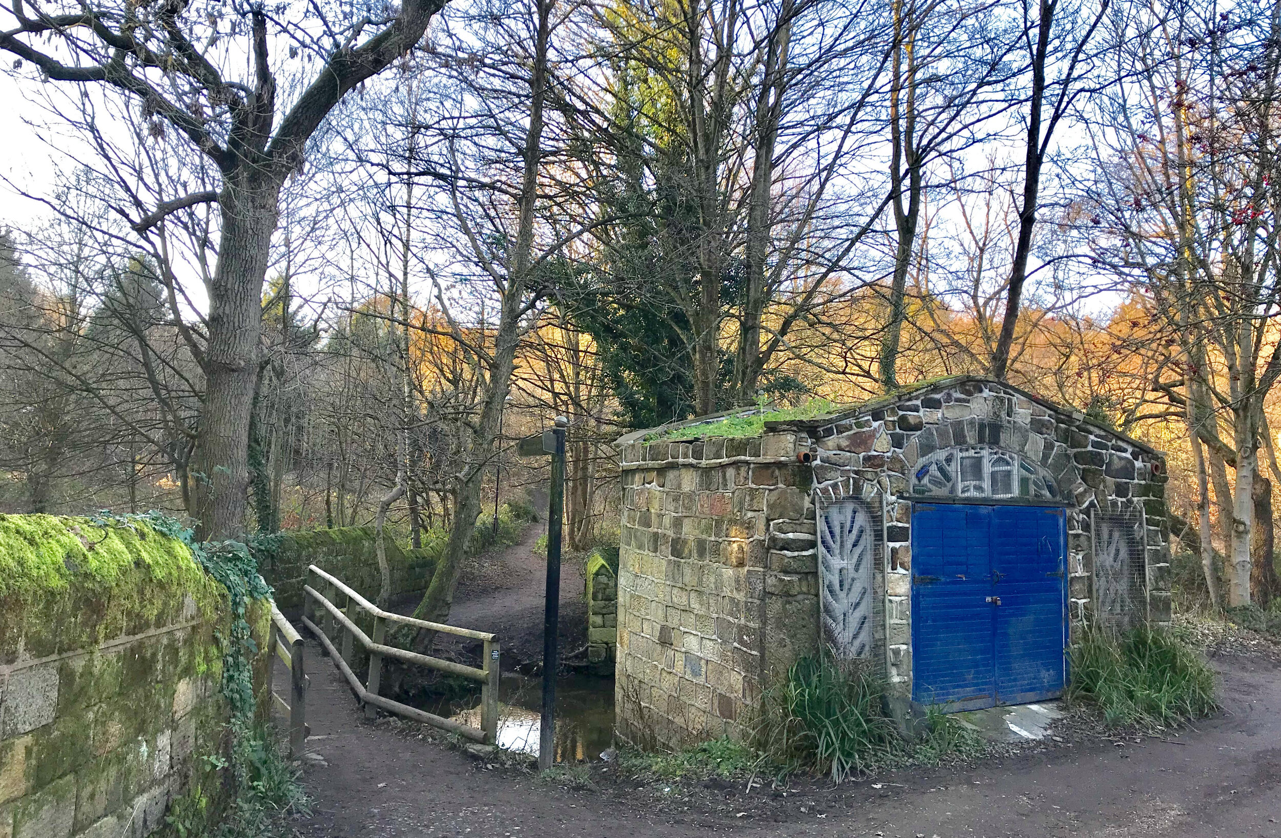 Outbuilding, and foot of Weetwood Mill Lane, Meanwood Park © HP