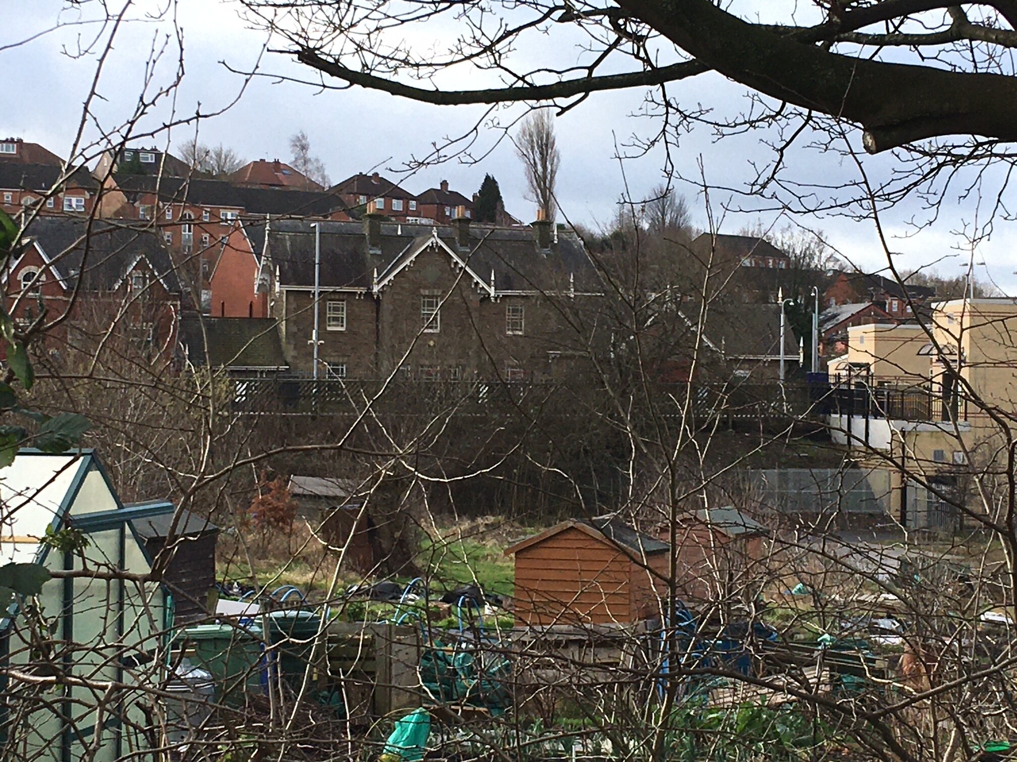 Headingley Station, from Queenswood Drive © RT