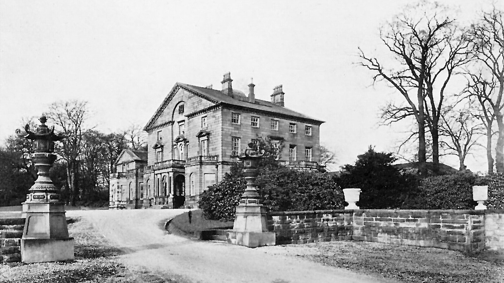 Kirkstall Grange, with Japanese lanterns at entrance, circa 1909