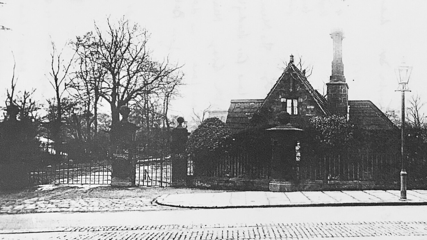 Entrance to the Beckett's Park estate, and Lodge (now 151 Otley Road), 1932