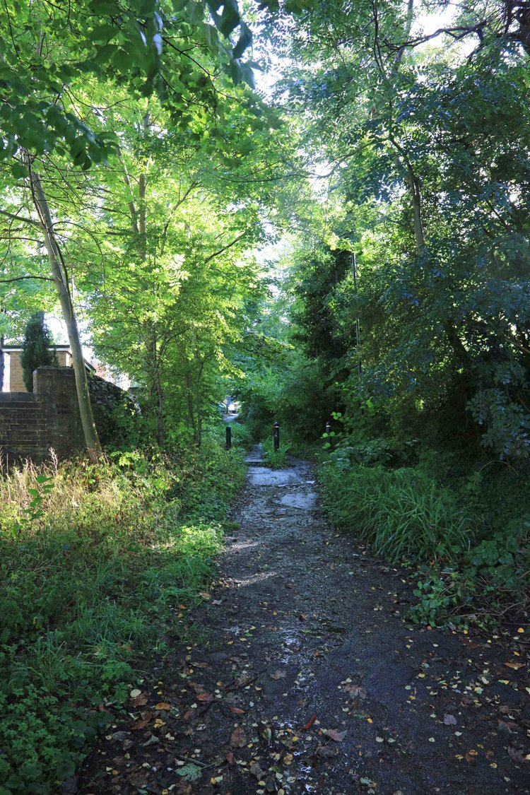 02 Shire Oak Road ginnel, entrance from north © JHJ