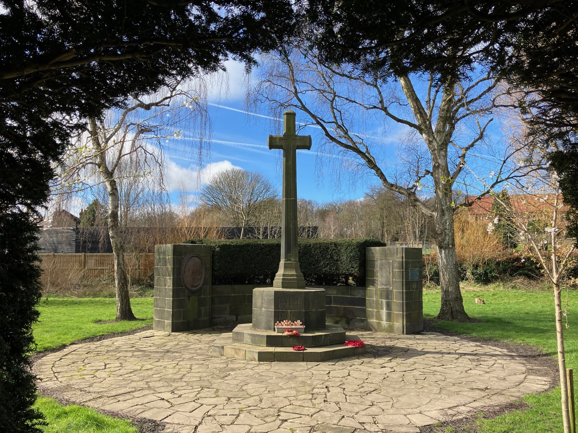  War Memorial, Otley Road © RT