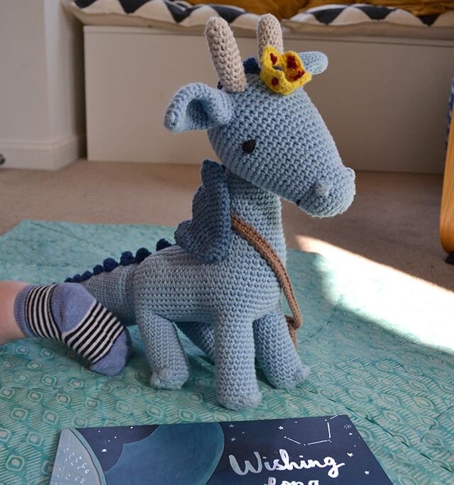 Just LOOK at this gorgeous crocheted dragon made by my very talented friend @sosophiewaslike to go with my picture book Wishing for a Dragon 😍 The little satchel even holds a special secret note for the baby 😭❤️ #wishingforadragon @hachettekids