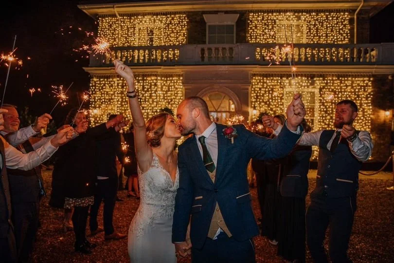 ✨ Love and lights - the perfect night ✨

Celebrate your special day with magic in the air and memories that last a lifetime 💖

@emmabuddphotography