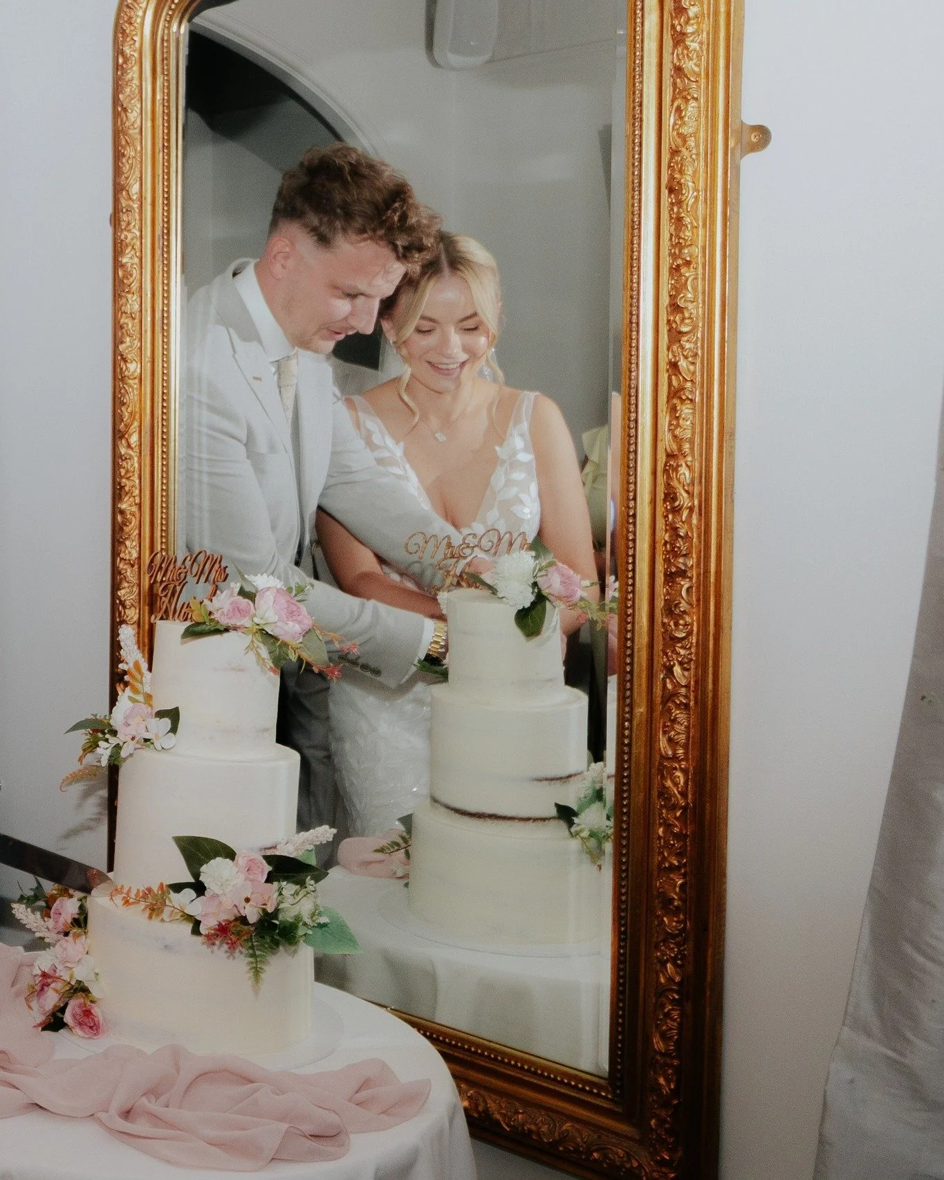 Ready-made backdrops for all of your wedding photos? Look no further. 🍰

From your "I do's" to your cake cut, Dunedin has you covered for picture-perfect moments. 

@victoriasmith.uk 

🔎 Searching for your venue? We would love to hear fro