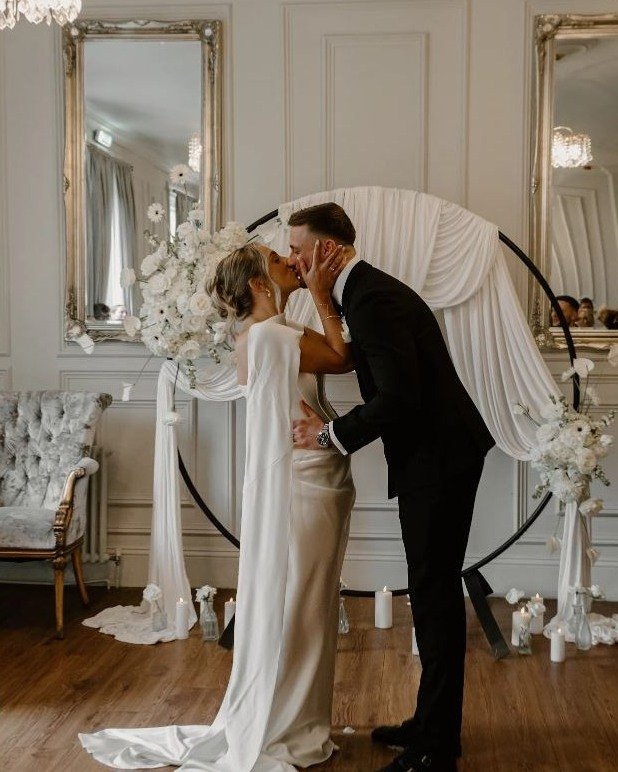 The First Kiss 😘

Timeless elegance with the perfect backdrop provided by @bellebijoux_events and @vickijohnstonflowers 🤍

📸 Photo by Molly Pullen