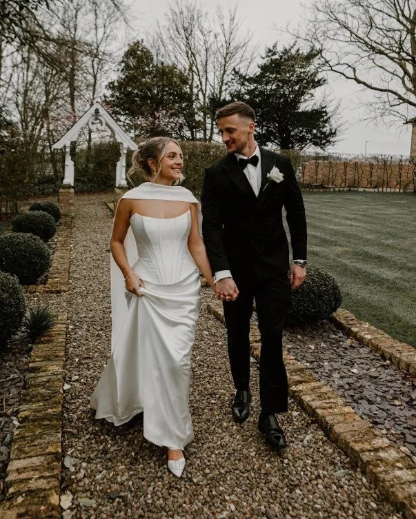 Old School Glamour with a Modern Twist 🤍🖤

We are obsessed not only with these gorgeous photos, but with this stunning statement dress! Sleek, stylish and sophisticated - guaranteed to make an impact 🤩

Congratulations to this wonderful couple. 

