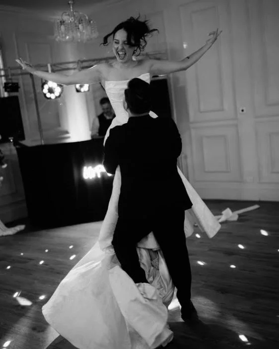 That ✨HUSBAND✨and ✨WIFE✨ feeling.

Captured perfectly by @lucydennisphotography 📸