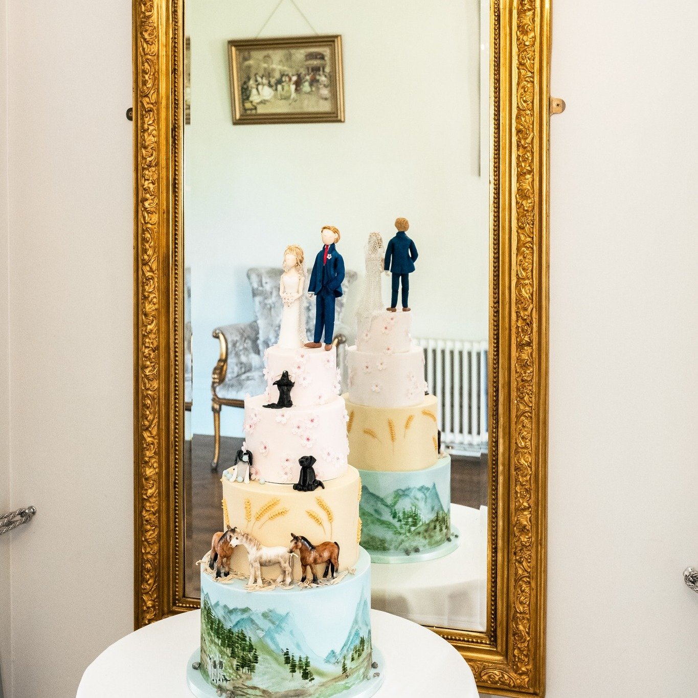 The WOW Wedding Cake 😍🍰

When your wedding cake looks this amazing it's almost too good to eat!!

We are obsessed with the intricate details of this storytelling cake created by Sophisticake.

@stefanocavalliniphotography