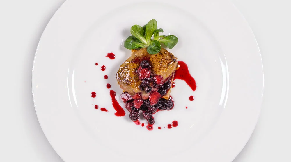 Foie gras cu sos de fructe de pădure