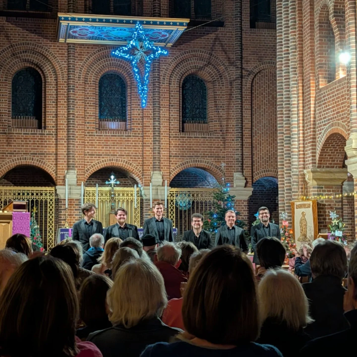 A packed St John&rsquo;s Church Newbury for our 3rd Mediaeval Carols concert yesterday evening. 

It&rsquo;s always wonderful to sing in beautiful churches, but it was wonderful to be surrounded by wonderfully decorated Christmas trees from Newbury w