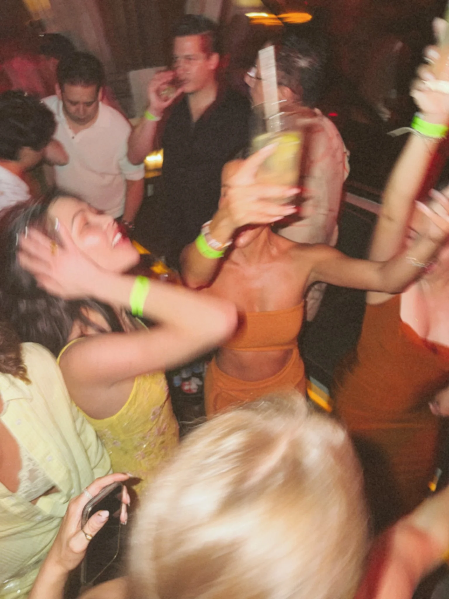 girls-dancing-cartagena-colombia